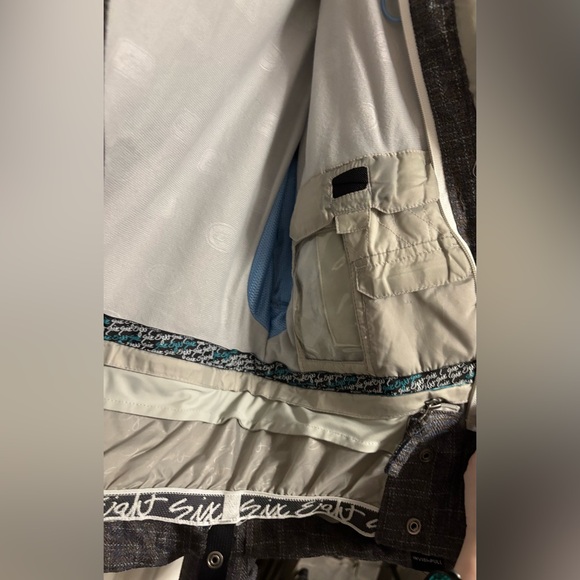 686 Women’s Snowboard Jacket – XS – Excellent Condition - Picture 10 of 17